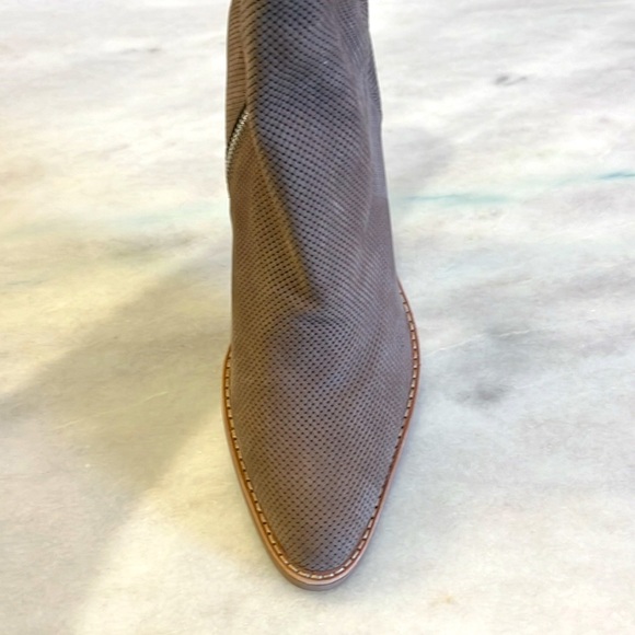 Dolce Vita Asha Ankle Boots Booties 8.5 Perforated Suede Leather Taupe - Picture 8 of 9